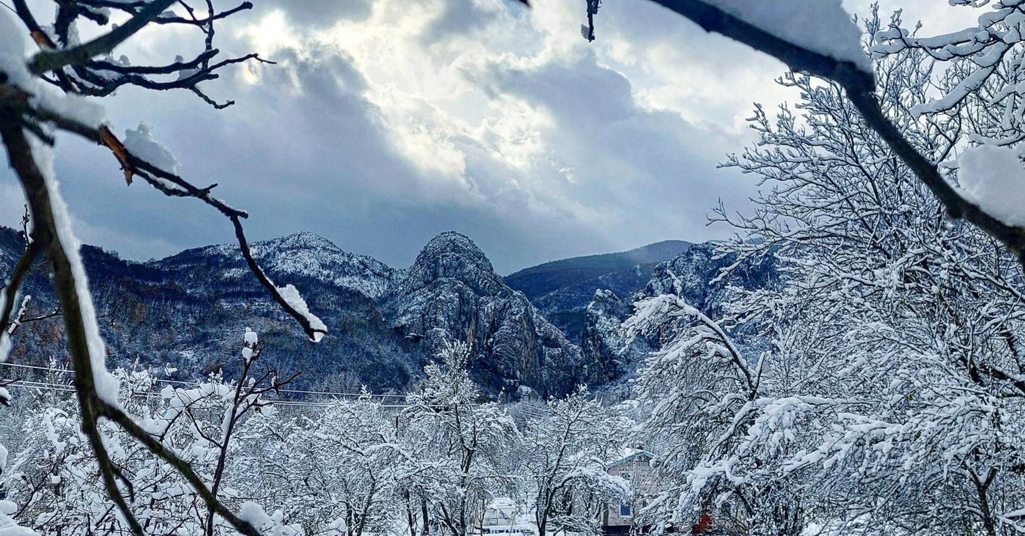 Golemi Kamik Pirot Villa Buitenkant foto