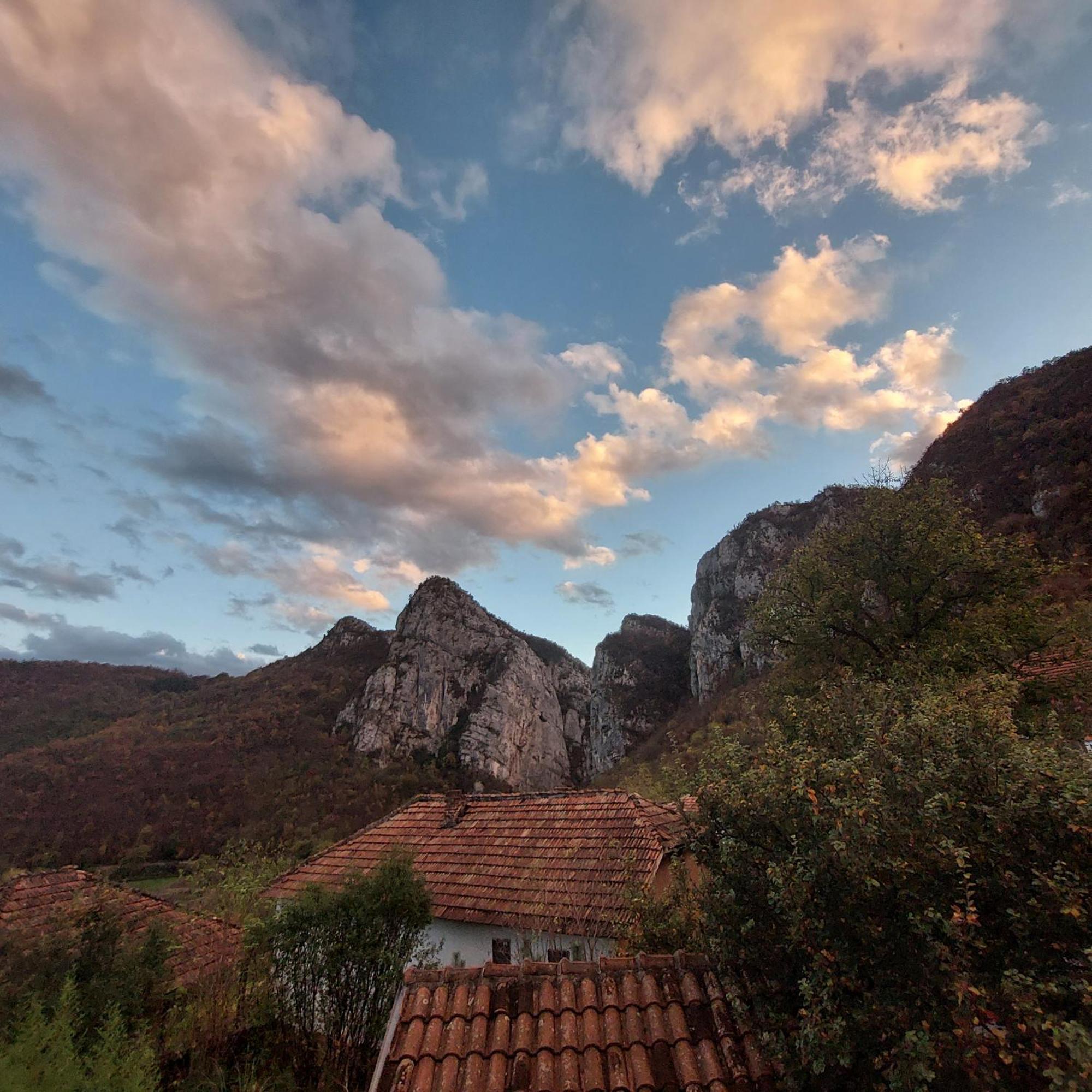 Golemi Kamik Pirot Villa Buitenkant foto