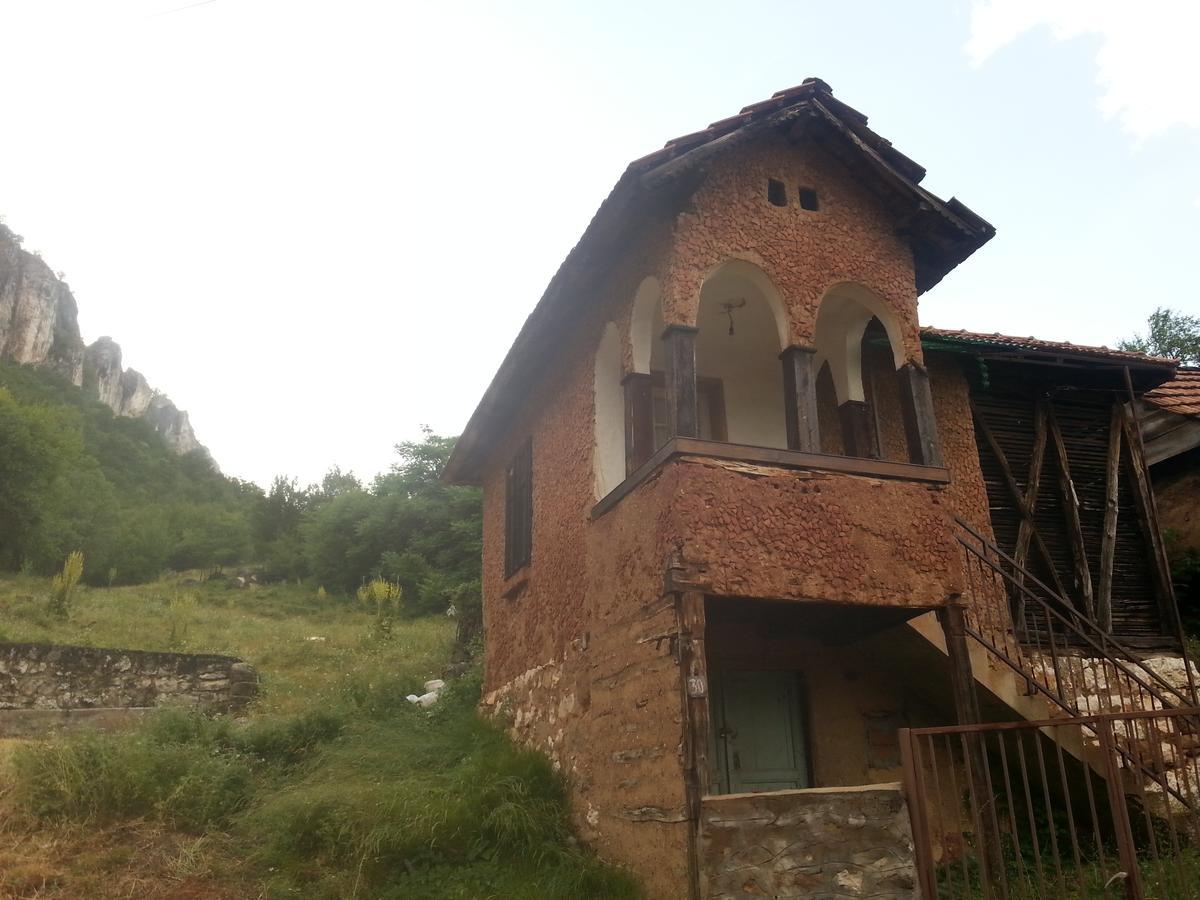 Golemi Kamik Pirot Villa Buitenkant foto